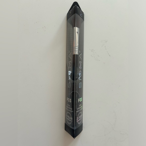 New! Sigma Beauty F03 High Cheekbone Highlighter Brush - Picture 2 of 4